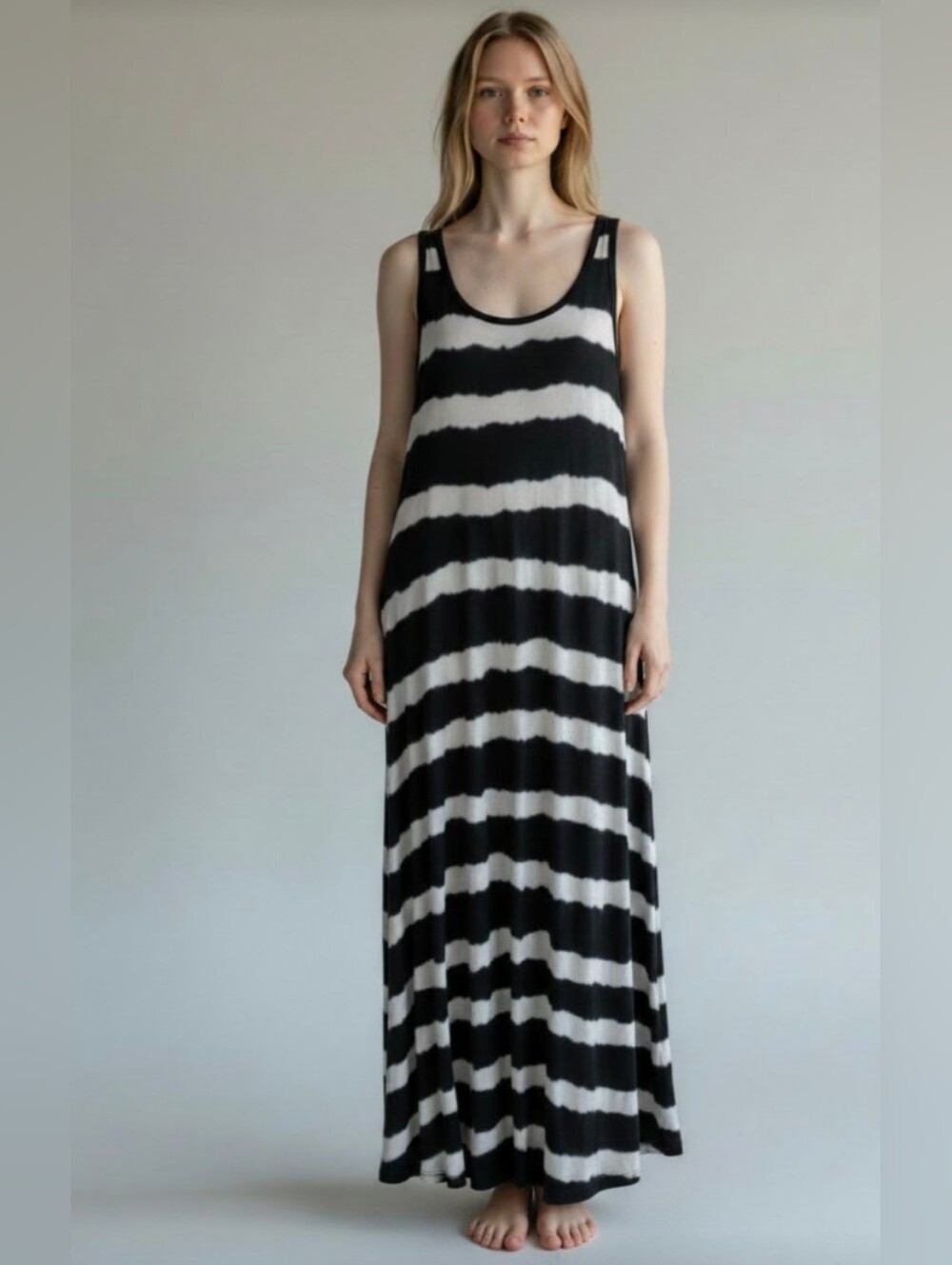 R & K! ADORABLE BLACK AND WHITE TIE DYE STYLE STRIPED, BLACK TRIM MAXI DRESS! M